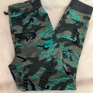 Boys Nike green and black joggers size XL